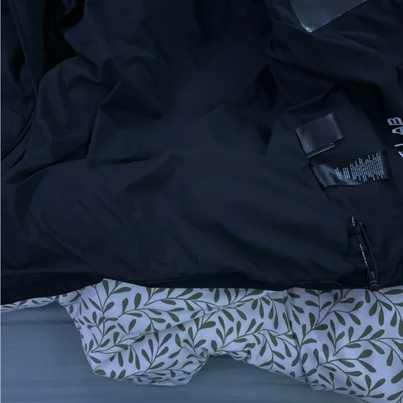 Aritzia Black Puffer Jacket - Picture 7 of 8